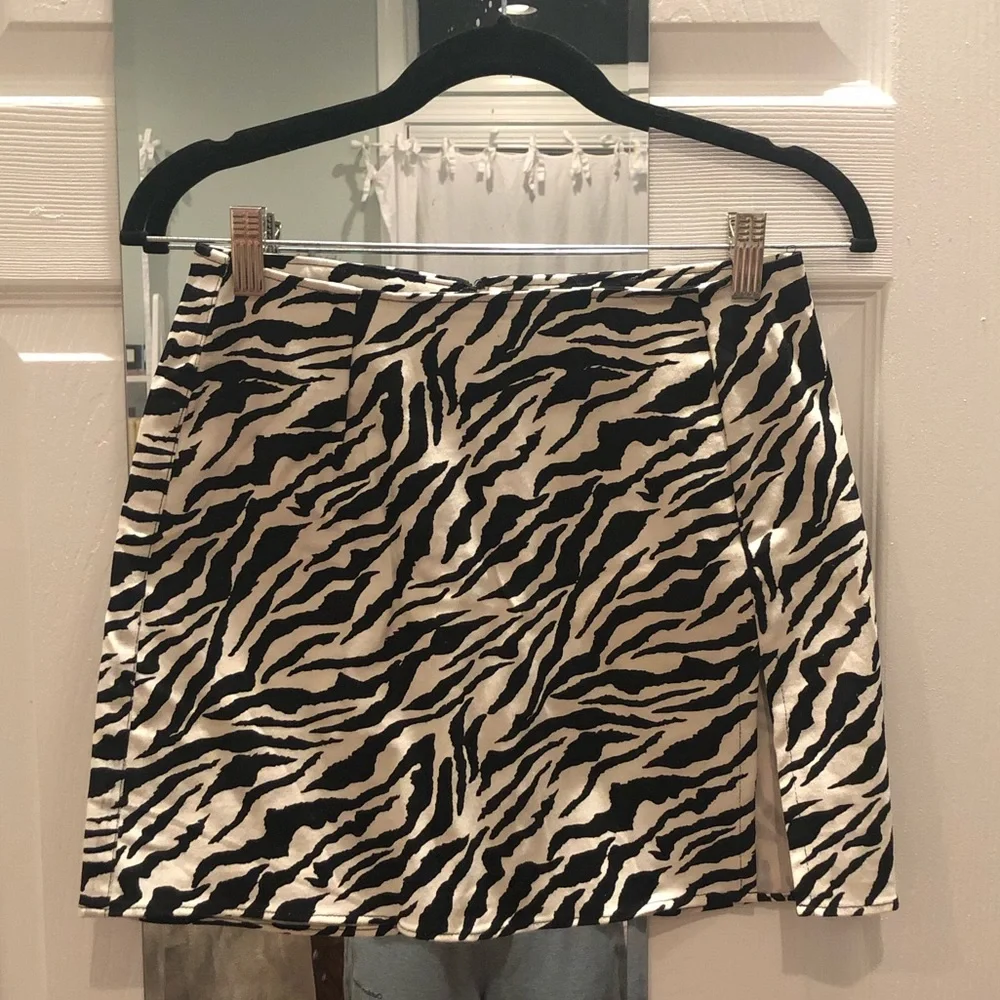 MOTEL PELMET SKIRT 90'S ZEBRA BLACK & WHITE size small - Picture 8 of 12